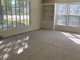  3 Beds   1 Baths  1,221 Sqft 800 11th St, West Des Moines, Ia  in West Des Moines, IA (Photo 5 of 9)