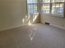  3 Beds   1 Baths  1,221 Sqft 800 11th St, West Des Moines, Ia  in West Des Moines, IA (Photo 7 of 9)