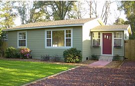 Single Family Residence in Pensacola, FL