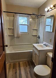 Charming Bedroom Home in Celina, OH (Photo 7 of 7)