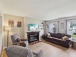 Conservance and Sandburg Woods Walk/bike Path. 3 Bedroom in Madison, WI (Photo 2 of 6)