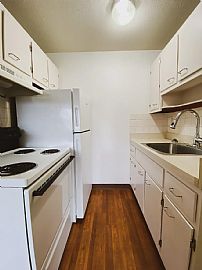 Holland Gardens Apartments in Brook Park, OH (Photo 5 of 7)