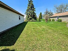 5 Oakmont Ct, Streamwood in Streamwood, IL (Photo 10 of 10)