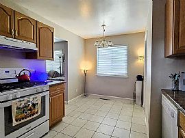 5 Oakmont Ct, Streamwood in Streamwood, IL (Photo 4 of 10)