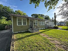 2 Bedroom  1 Bathroom  Detached Single in Jacksonville, FL