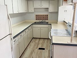 Charming Renovated Home For Rent Walk to Shops and Dining! in Lakeland, FL (Photo 3 of 10)