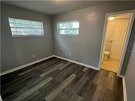 Charming 3-Bedroom, 1.5-Bathroom House in Lakeland, FL (Photo 4 of 5)