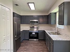 Updated 3-Bed, 2-Bath Home with Expansive Fully-Fenced Backyard in Jacksonville, FL (Photo 4 of 11)