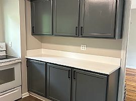 Charming 4 Bed, 2bath Home with Updated Kitchen and Off-Street  in Indianapolis, IN (Photo 6 of 10)