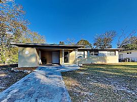 Newly Renovated 3/2 Corner Lot Home in Oak Hill. in Jacksonville, FL