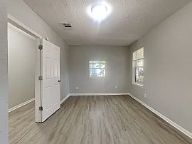 Beautiful, Newly Renovated 3/2 House in North Brookside in Jacksonville, FL (Photo 6 of 10)