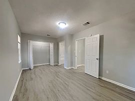 Beautiful, Newly Renovated 3/2 House in North Brookside in Jacksonville, FL (Photo 7 of 10)