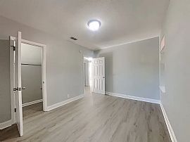 Beautiful, Newly Renovated 3/2 House in North Brookside in Jacksonville, FL (Photo 9 of 10)