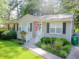 Charming 3-Bedroom Bungalow in Briarcliff Height in Atlanta, GA
