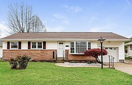 Experience Comfortable Living in This Spacious 3-Bedroom,1.5-B in Florissant, MO