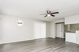 Experience Comfortable Living in This Spacious 3-Bedroom,1.5-B in Florissant, MO (Photo 4 of 11)