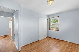 Welcome to This Charming 3 Bedroom, 1.5 Bathroom Home in Saint Louis, MO (Photo 8 of 8)