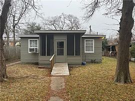 Great Home Conveniently Available  in Texas City, TX (Photo 2 of 10)