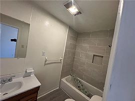 Great Home Conveniently Available  in Texas City, TX (Photo 5 of 10)