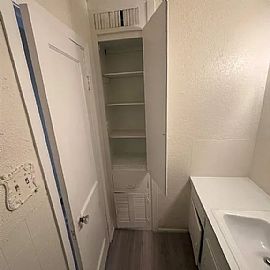 Great Home Conveniently Available  in Texas City, TX (Photo 7 of 10)