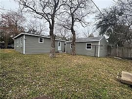 Great Home Conveniently Available  in Texas City, TX (Photo 9 of 10)