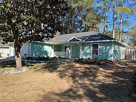 Welcome to This Cozy 3-Bedroom, 2-Bathroom House in Gainesville in Gainesville, FL