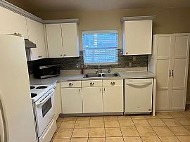 Welcome to This Cozy 3-Bedroom, 2-Bathroom House in Gainesville in Gainesville, FL (Photo 3 of 9)