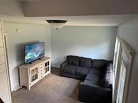 Duplex in North Appleton with 2 Bedrooms, 1.5 Baths  in Appleton, WI (Photo 2 of 9)