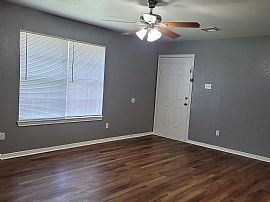 Freshly Painted 3/2 Duplex in Lacy Lakeview! in Waco, TX (Photo 7 of 8)