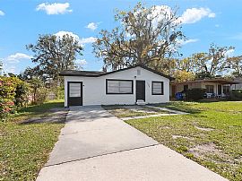 Step Into This Beautifully Updated 3-Bedroom, 1-Bathroom Home in Lakeland, FL
