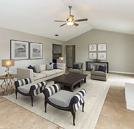 8236 Hot Springs Dr N in Jacksonville, FL (Photo 7 of 8)