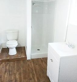 3 Bedroom/2 Bath. Family Room. Full Basement. Excellent Locatio in Fairmont, WV (Photo 2 of 10)