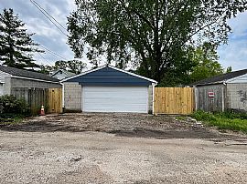 Renovated 3-Bedroom Home with 2-Car Garage and Garden Available  in Columbus, OH (Photo 10 of 10)
