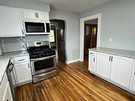 Renovated 3-Bedroom Home with 2-Car Garage and Garden Available  in Columbus, OH (Photo 3 of 10)