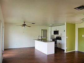 Charming 2 Bedroom and 2bath Available For Immediate Move In. in Orlando, FL (Photo 2 of 11)