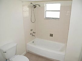 Charming 2 Bedroom and 2bath Available For Immediate Move In. in Orlando, FL (Photo 6 of 11)