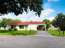 Charming 2 Bedroom and 2bath Available For Immediate Move In. in Orlando, FL