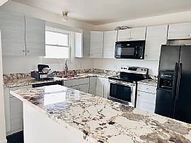 Great Home Conveniently 3 Bed and 2 Bath Available  in Cincinnati, OH (Photo 2 of 10)