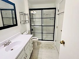 Great Home Conveniently 3 Bed and 2 Bath Available  in Cincinnati, OH (Photo 3 of 10)