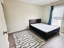 Great Home Conveniently 3 Bed and 2 Bath Available  in Cincinnati, OH (Photo 6 of 10)