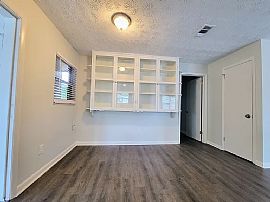 Beautiful 3/2 in Murray Hill Heights, Newly Renovated with Fres in Jacksonville, FL (Photo 4 of 10)