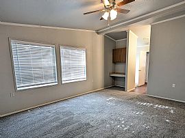3 Bedroom, 2 Bath W Attached 1 Car Garage, Fenced Yard in Austin, TX (Photo 6 of 11)