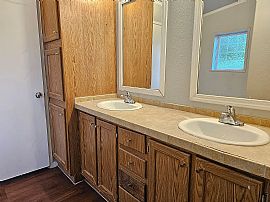 3 Bedroom, 2 Bath W Attached 1 Car Garage, Fenced Yard in Austin, TX (Photo 8 of 11)