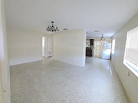 Sweet 2 Bedroom House Available For Immediate Move In. in Saint Petersburg, FL (Photo 2 of 11)