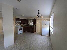 Sweet 2 Bedroom House Available For Immediate Move In. in Saint Petersburg, FL (Photo 5 of 11)