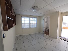 Sweet 2 Bedroom House Available For Immediate Move In. in Saint Petersburg, FL (Photo 7 of 11)