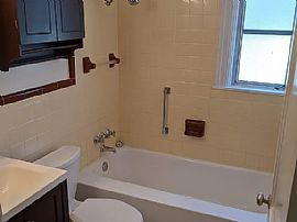 Hello!!check Out This Beautiful 2 Bedroom Home. in Saint Petersburg, FL (Photo 4 of 7)