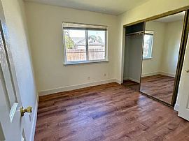 Beautiful 2 Bedroom House Don'T Miss Out!! in Sacramento, CA (Photo 4 of 7)