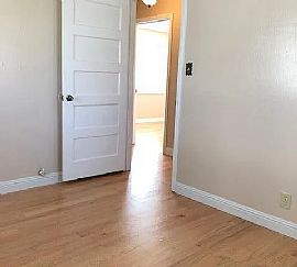  Charming 3 Bedroom Home with Sweet Interior! in Sacramento, CA (Photo 3 of 10)