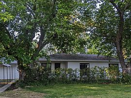 Cozy 2 Bedroom Home For You! in Sacramento, CA